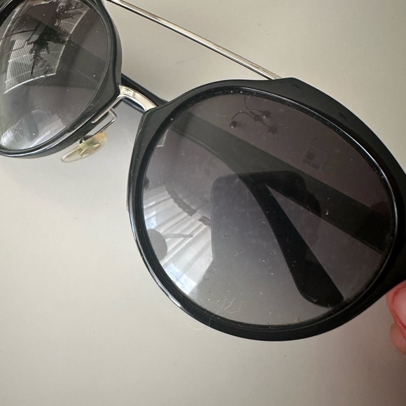 Sunglasses - Picture 3 of 5